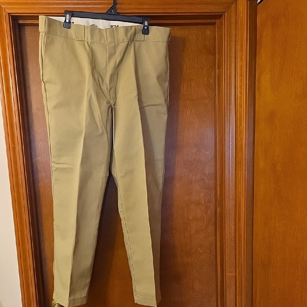 DICKIES 874 FIT. Classic Men's Khaki Chinos